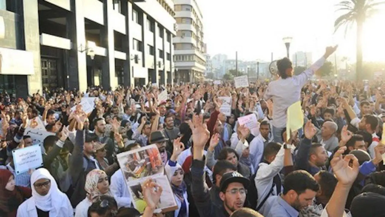 Profesores marroqu&iacute;es protestando en Casablanca. / Hespress
