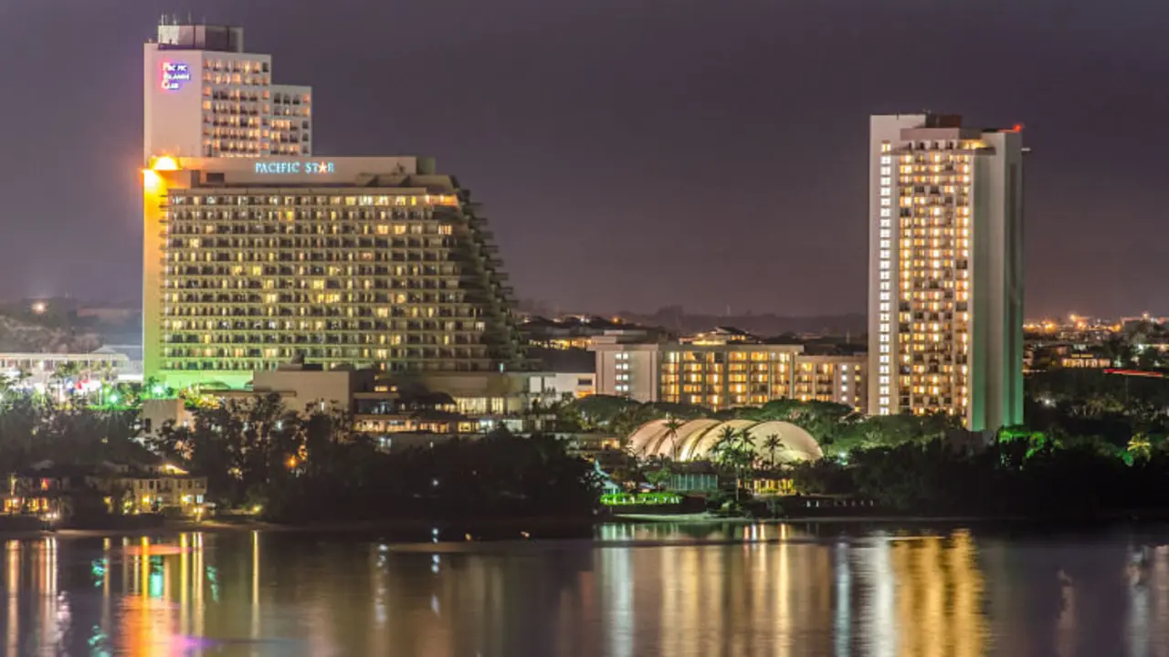 Megahoteles en Tumon. / xhowardlee