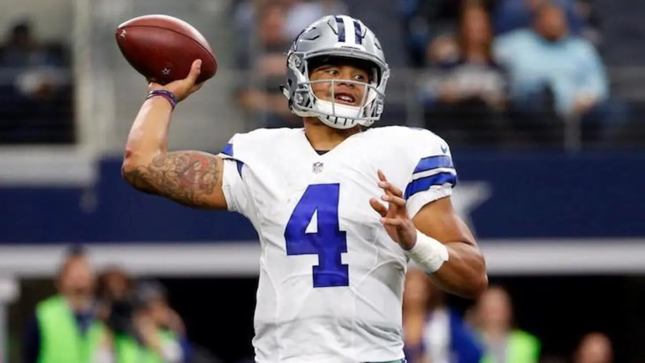 Dak Prescott, mariscal de campo de los Cowboys. / Facebook.