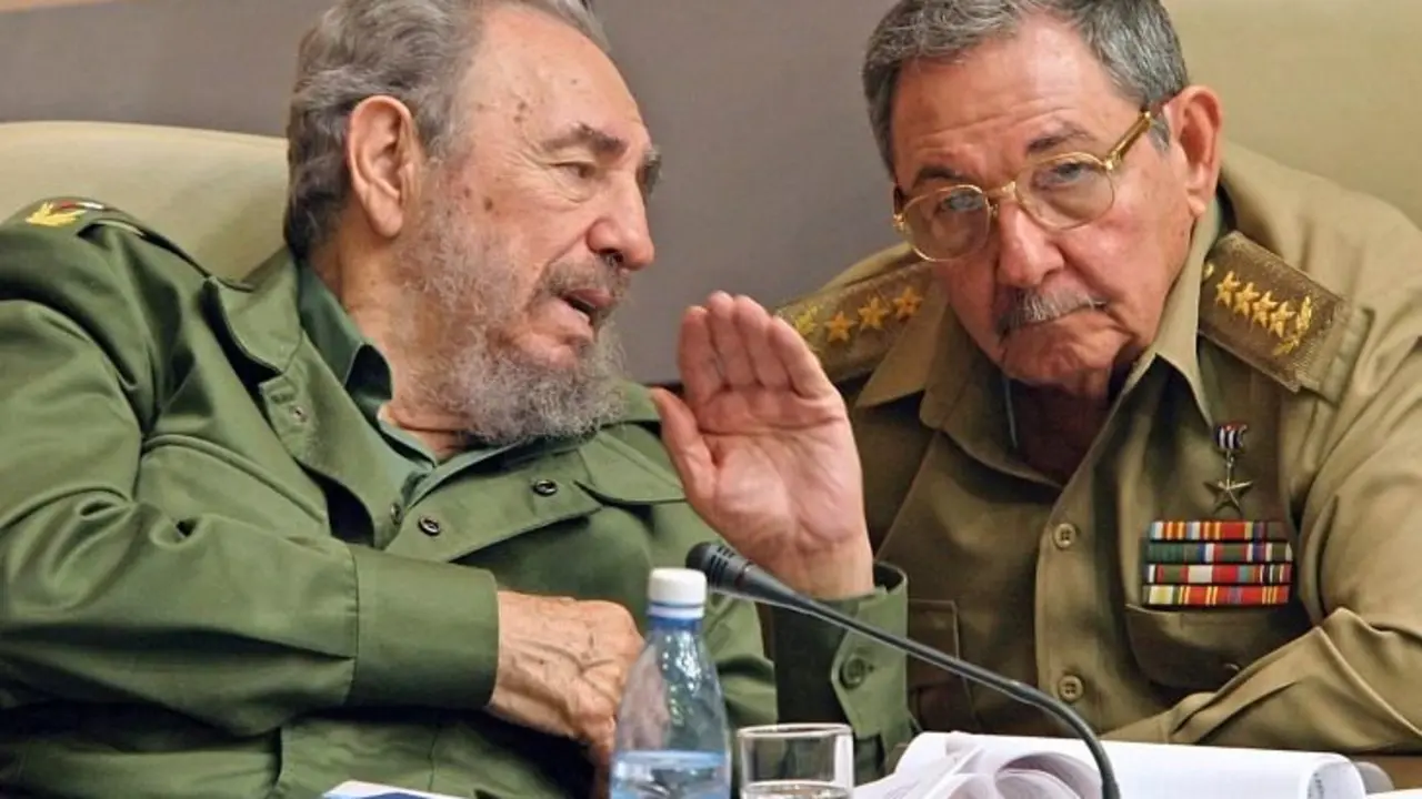 Fidel Castro y Raúl Castro. / RR SS