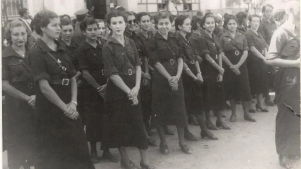 Mujeres falangistas.