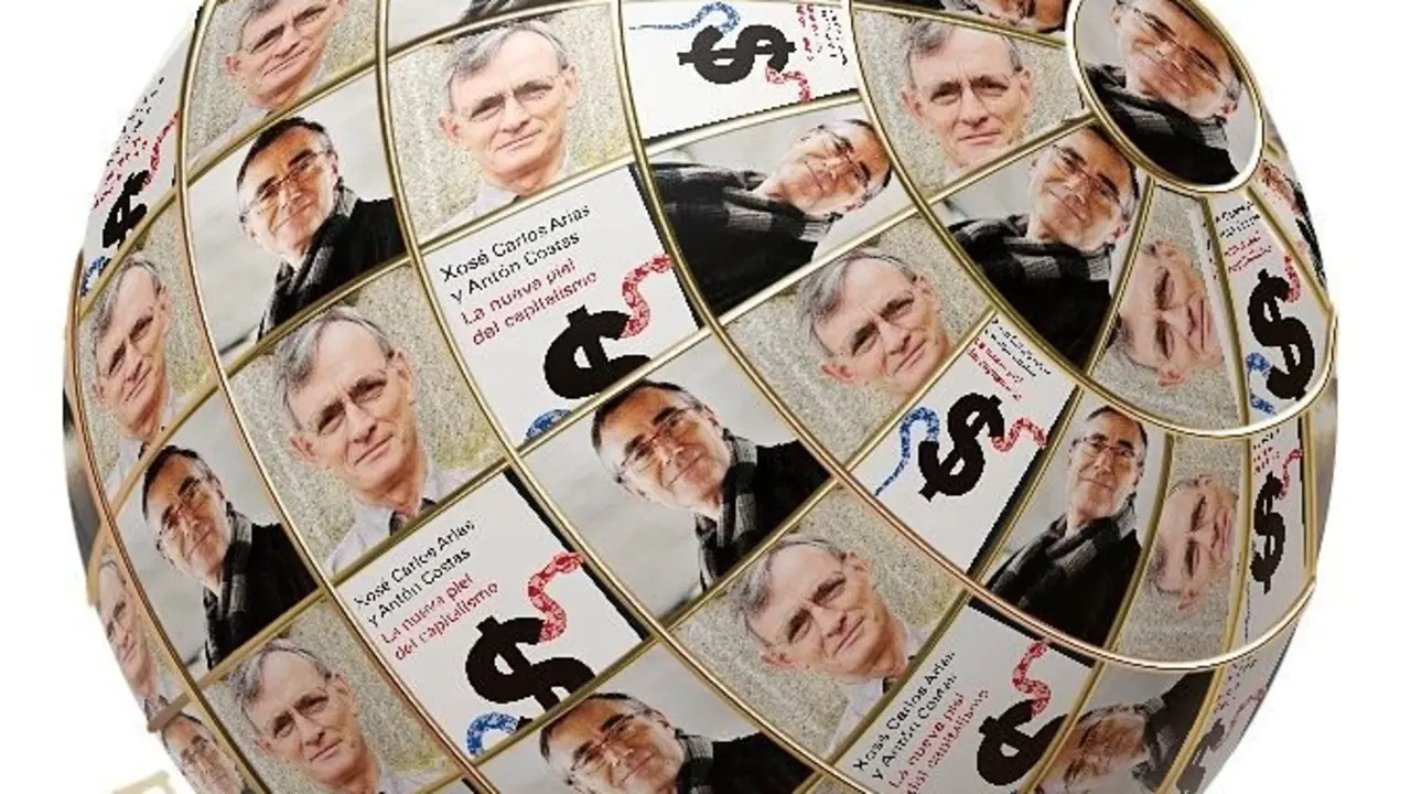 Xosé Carlos Arias, Antón Costas y la portada de su nuevo libro. / Mundiario