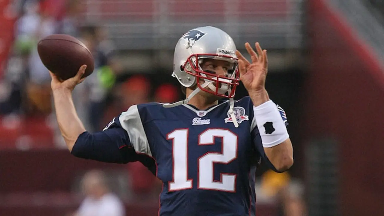 Tom Brady durante un partido con los New England Patriots.