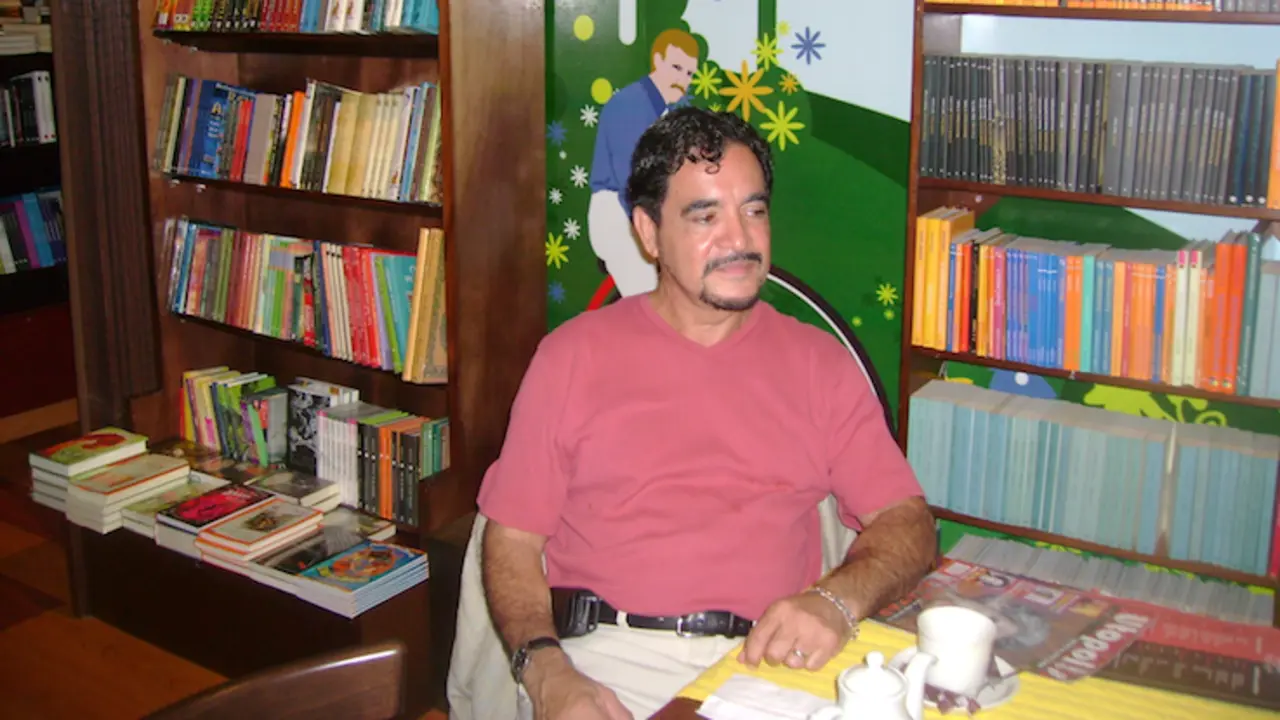 Arturo Arias. / Adolfo Mazariegos