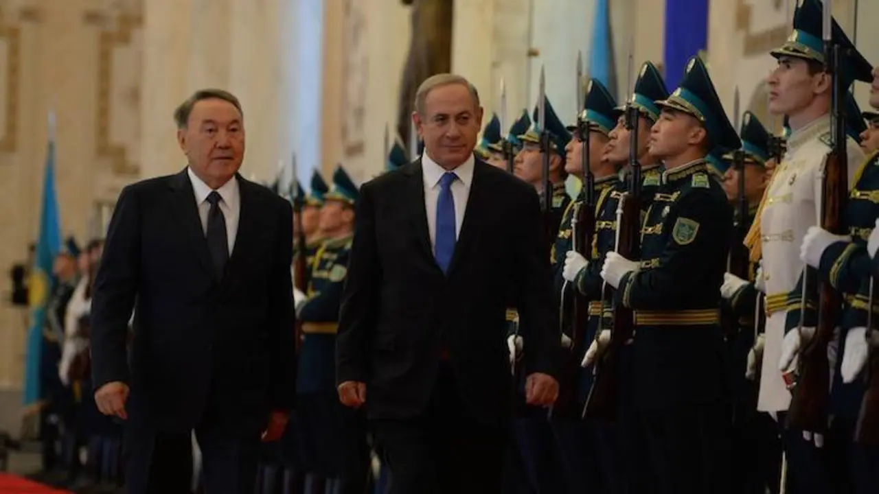 Bjamín Netanyahu (centro), primer ministro de Israel. / Facebook.