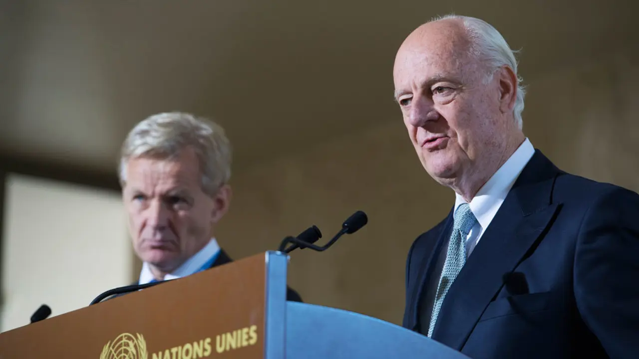 Jan Egeland y Staffan de Mistura hablan a la prensa en Ginebra. / Luca Solari
