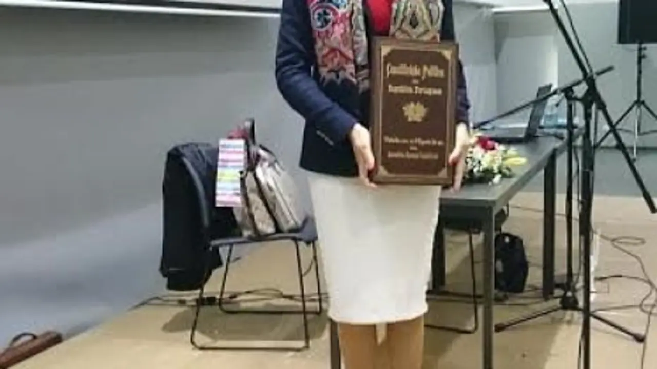 Dep. Em&iacute;lia Santos