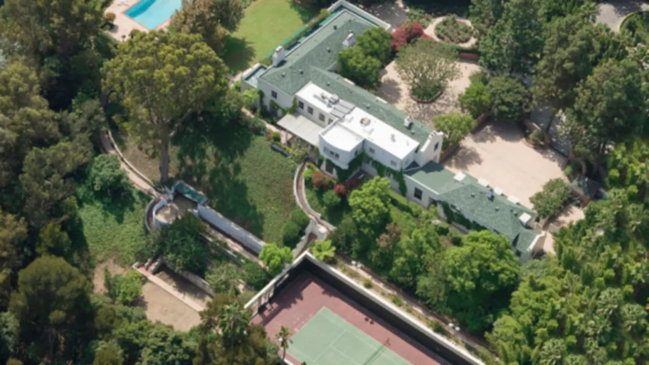 taylor-swift-samuel-goldwyn-estate-25-million-beverly-hills-mansion-7-637x560