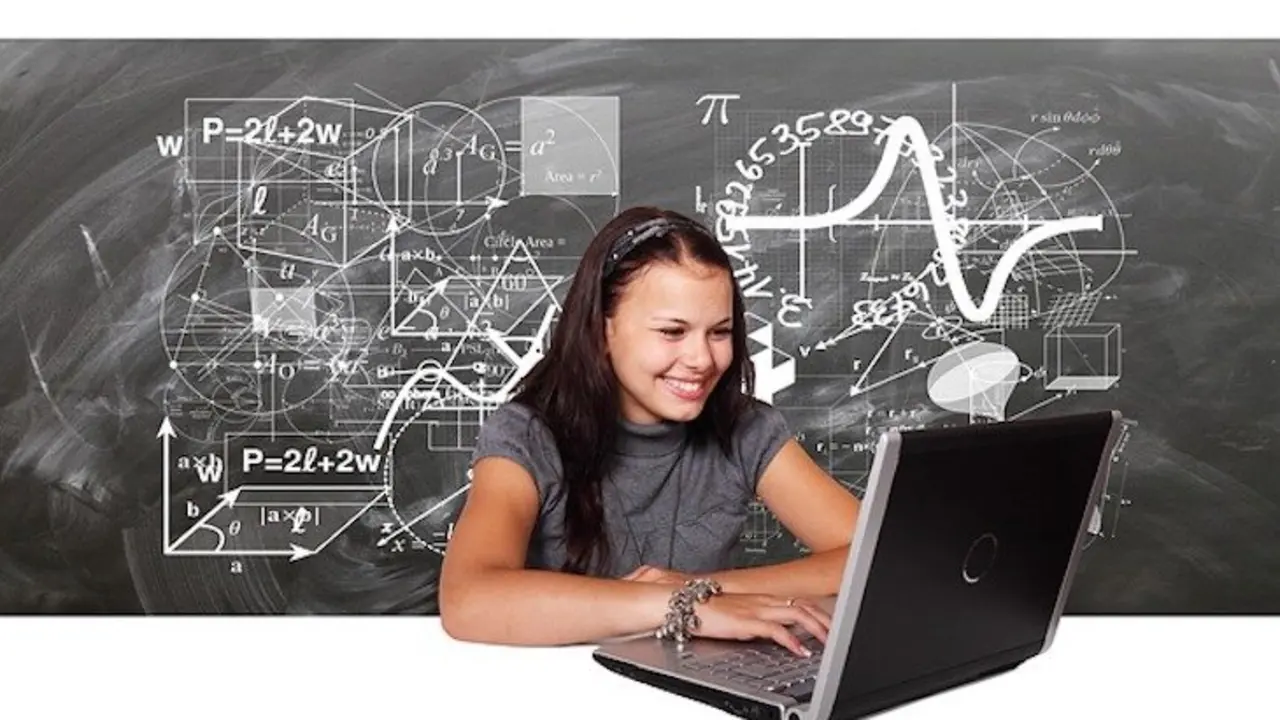 Tecnología en el aula. / Pixabay