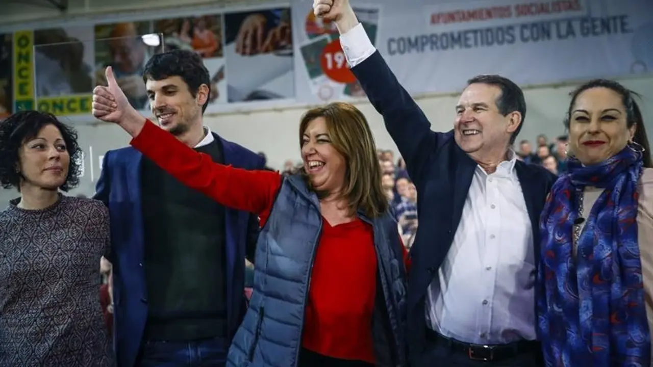 Susana Díaz , en el centro.