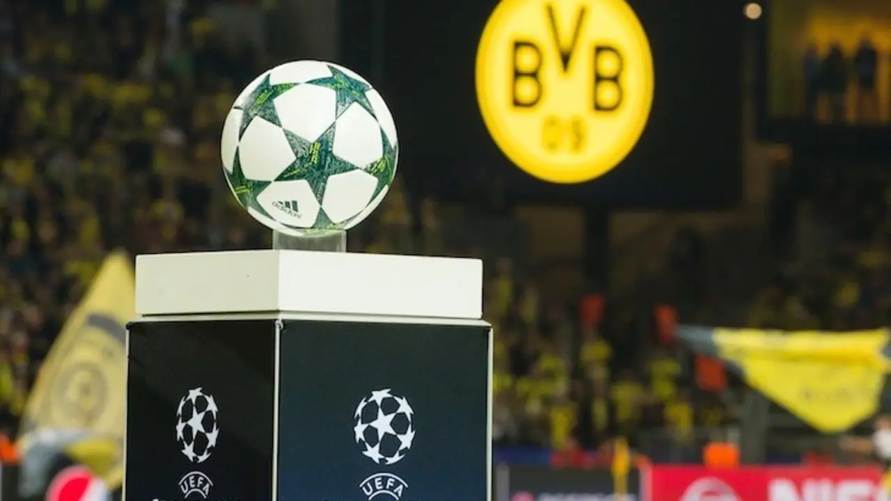 Balón de la UEFA Champions League en Dortmund. / Facebook.