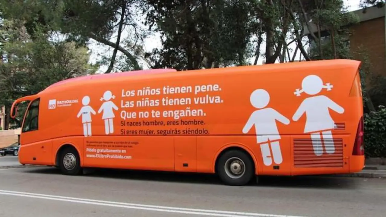 Autobús de HazteOir. / RRSS