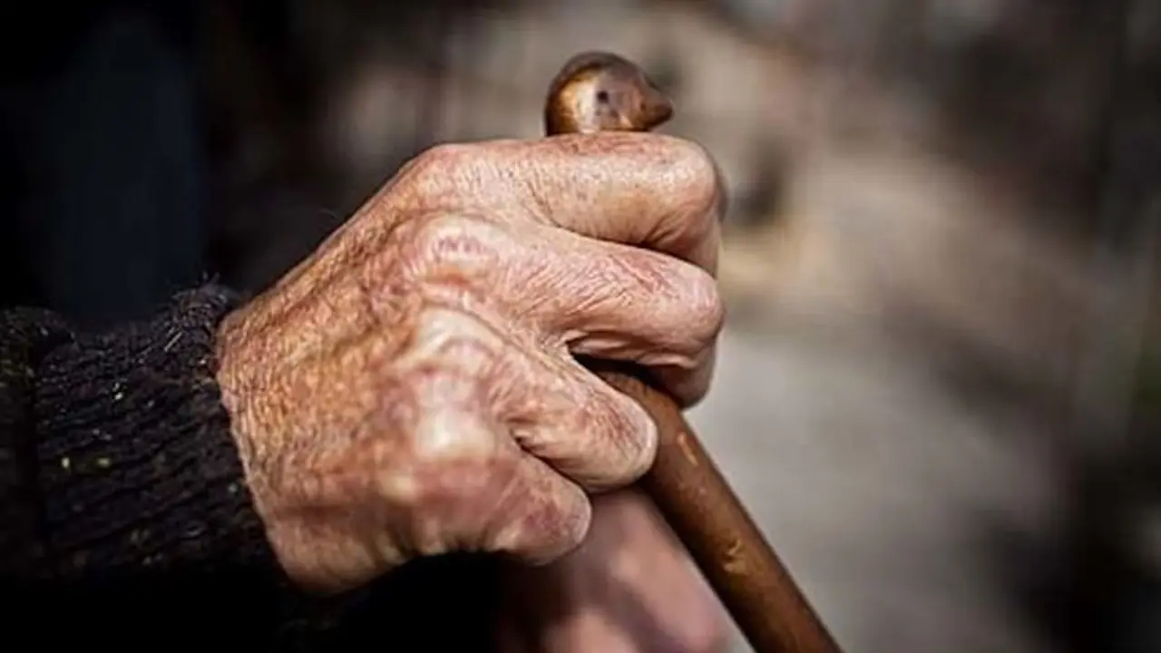 Manos de una anciana. / Archivo