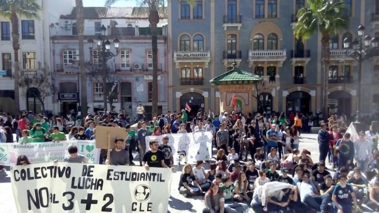 Imagen de una huelga educativa en España. / Twitter @JBertza