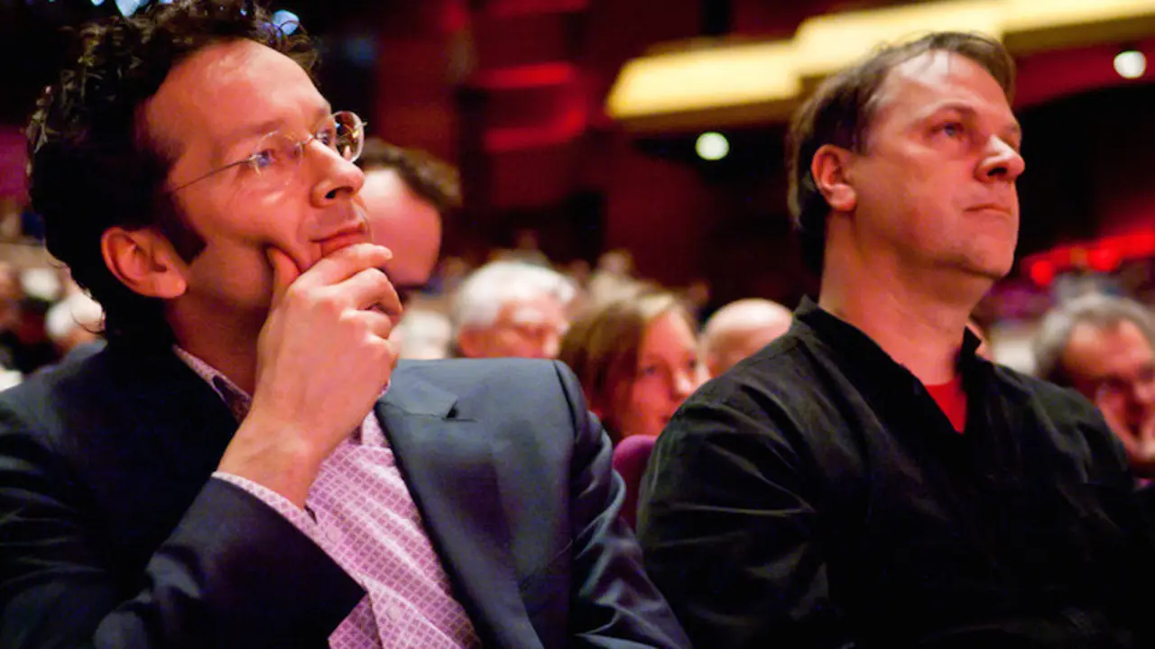 Jeroen Dijsselbloem (primer plano), presidente del Eurogrupo.