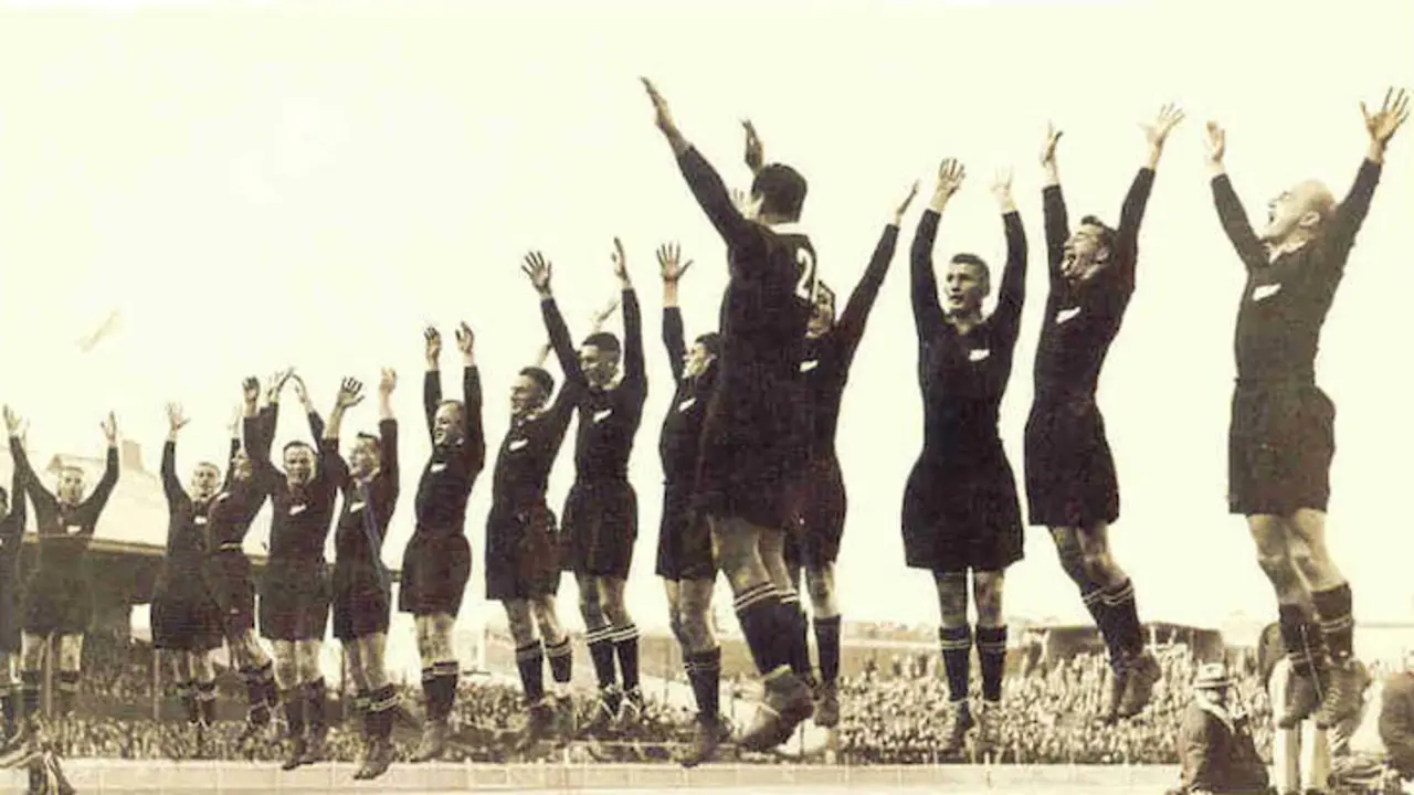 Las All Blacks de Nueva Zelanda interpretan la haka en 1932.