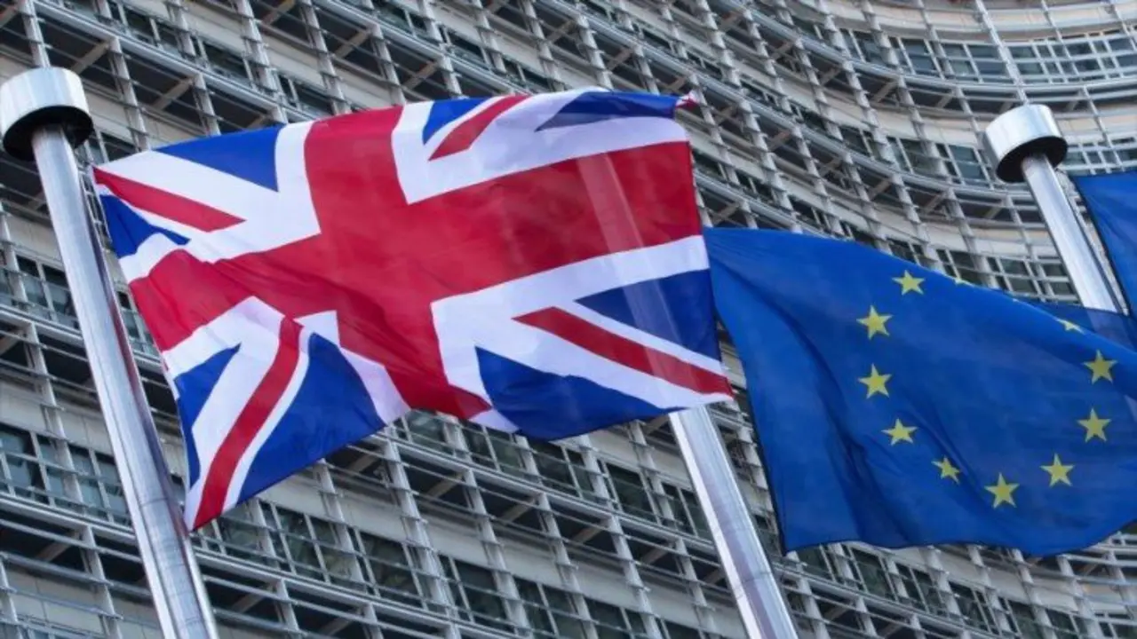 Banderas del Reino Unido y de Europa. / europa.eu
