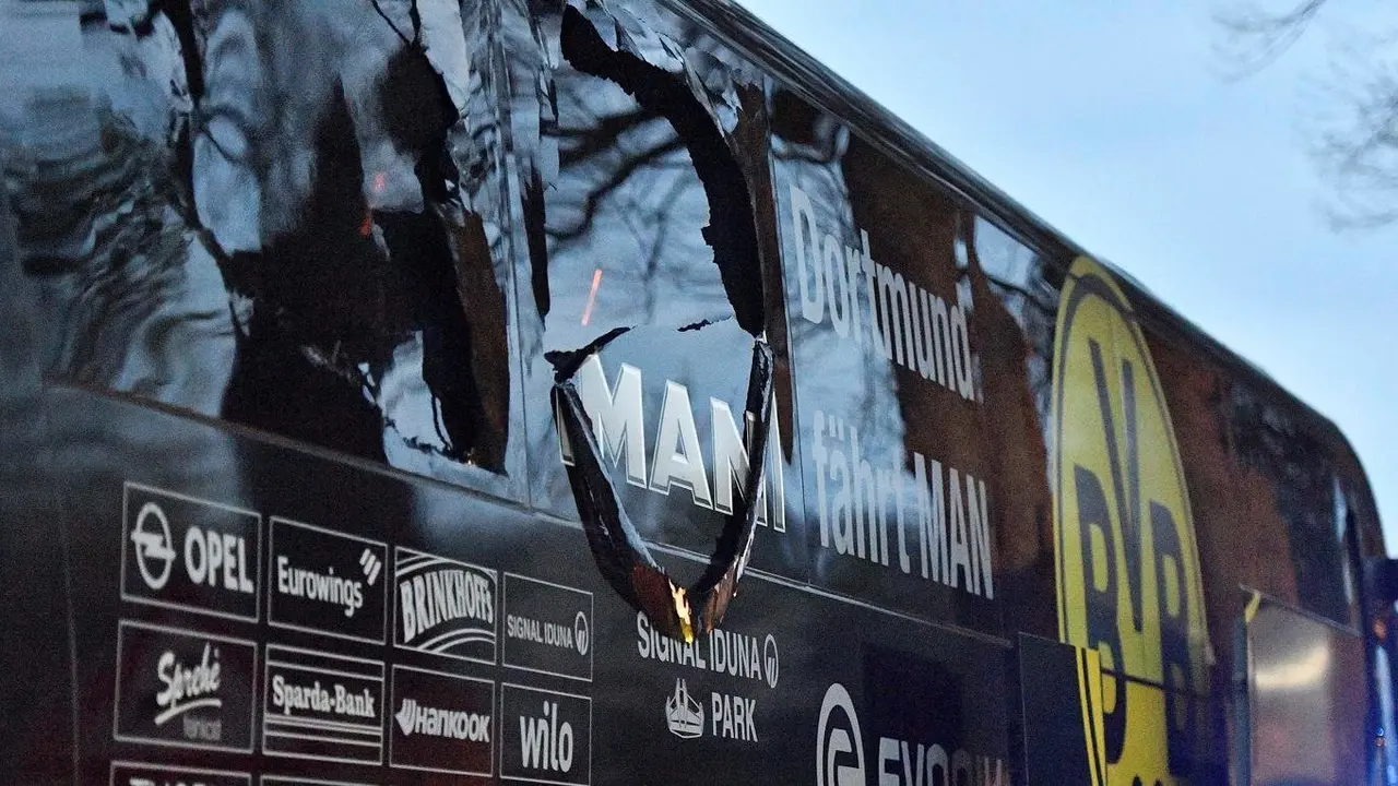Autobus del Dortmund atacado. / CDN