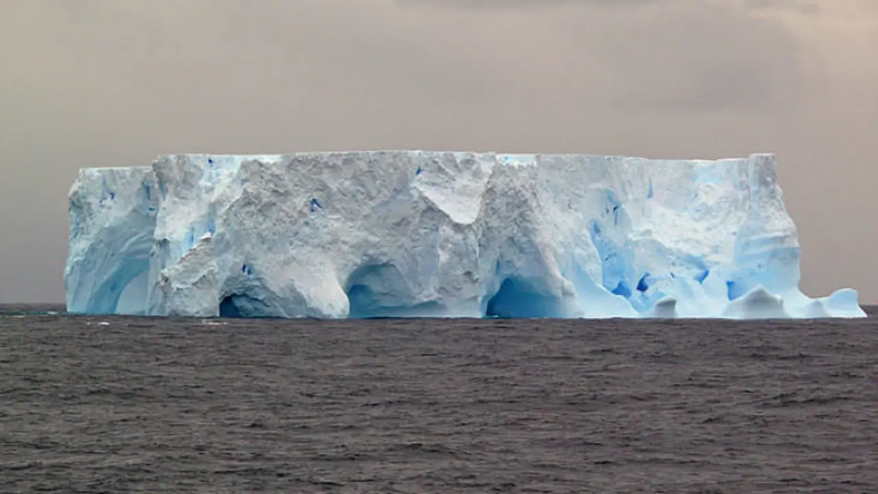 Iceberg en el mar Flickr
