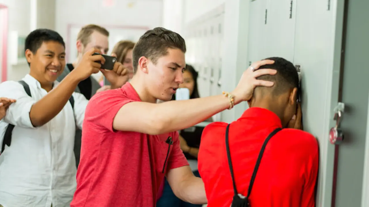 Representaci&oacute;n de bullying escolar.
