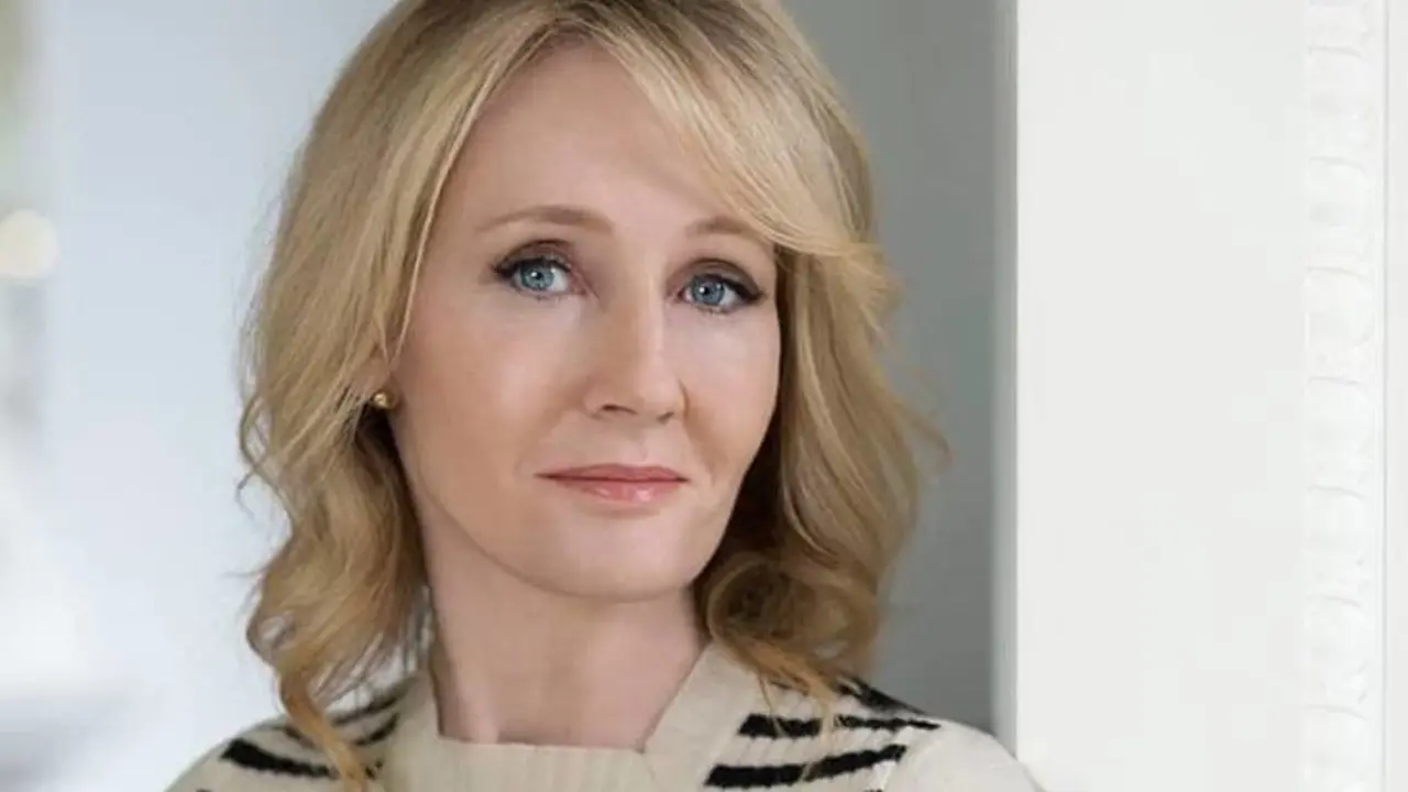 J. K. Rowling, escritora Facebook