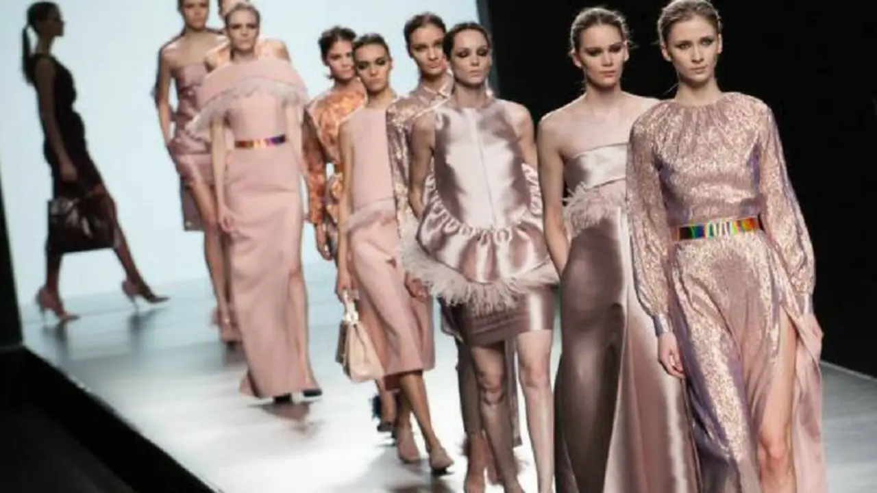 Modelos desfilando. L'Or&eacute;al-Paris.