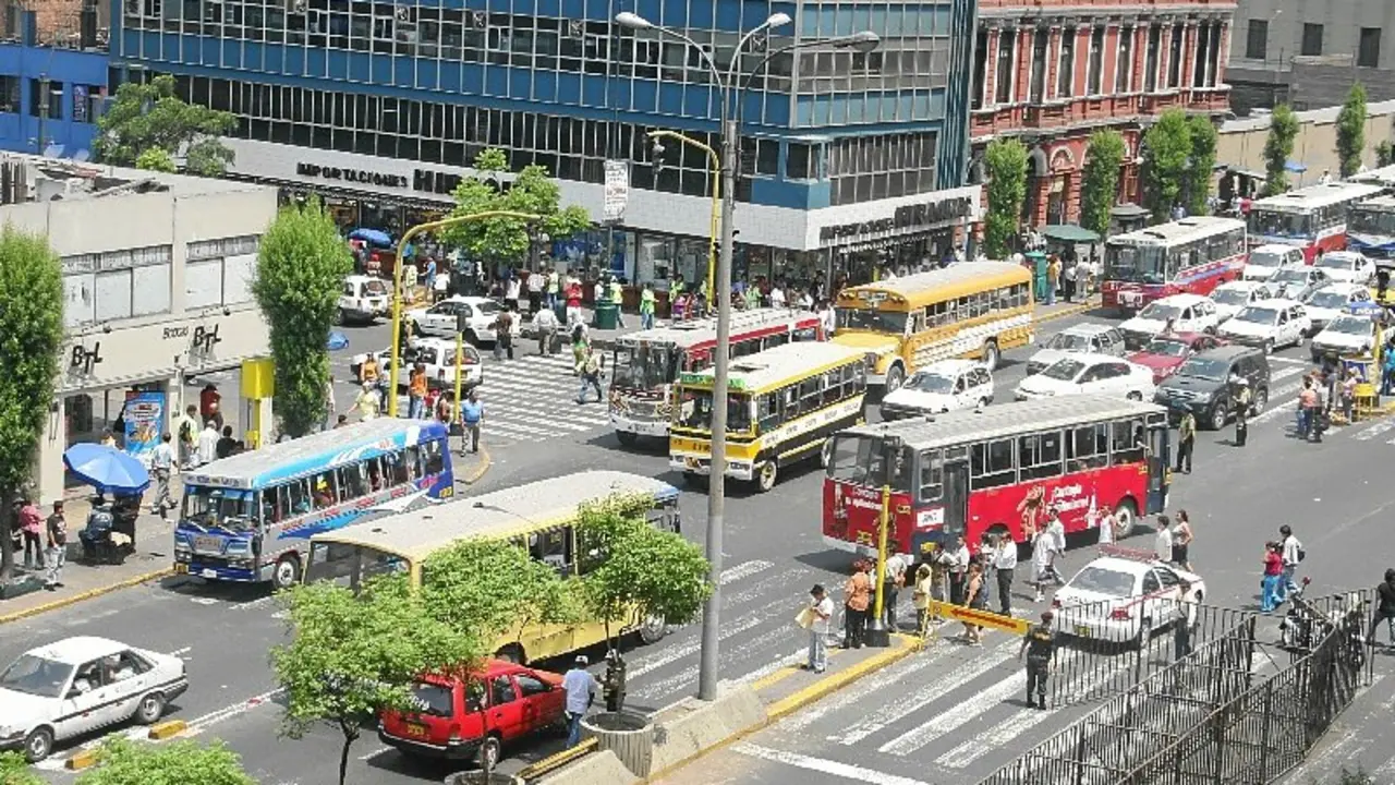 La avenida Abancay es una de las que mayor ruido genera en la capital -RRSS