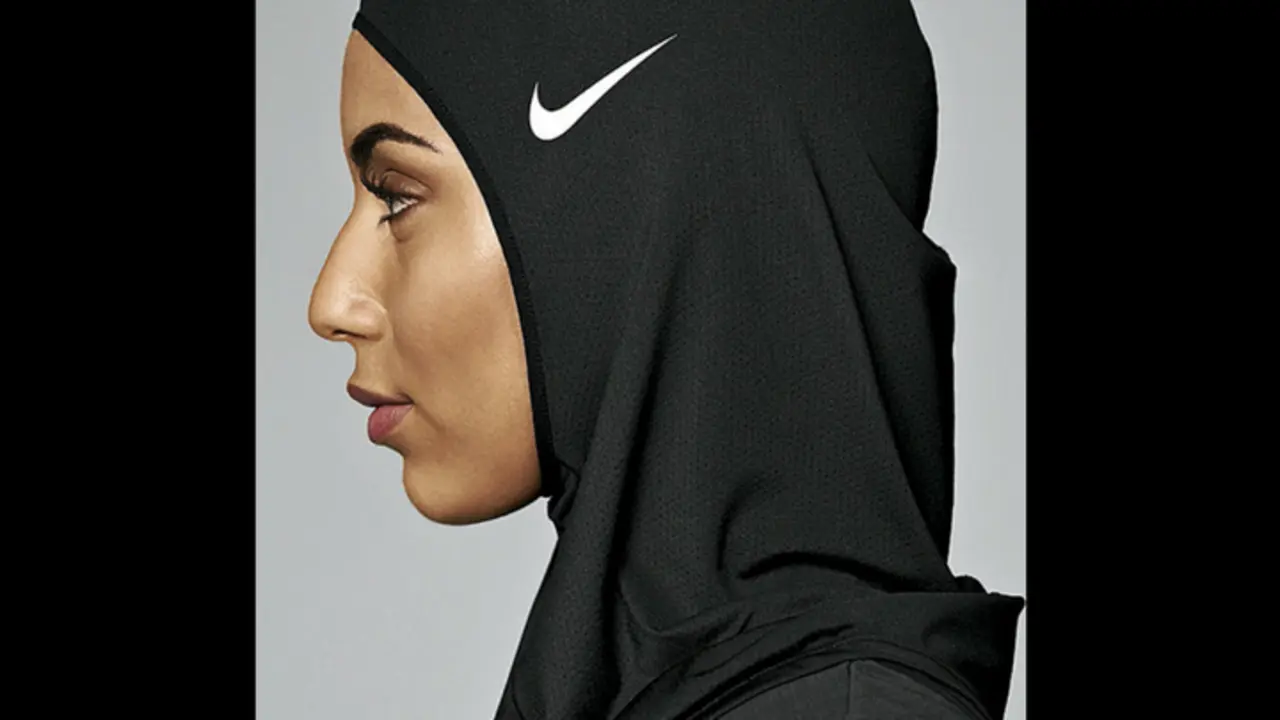 Hiyab para atletas musulmanes de Nike. NIKE.