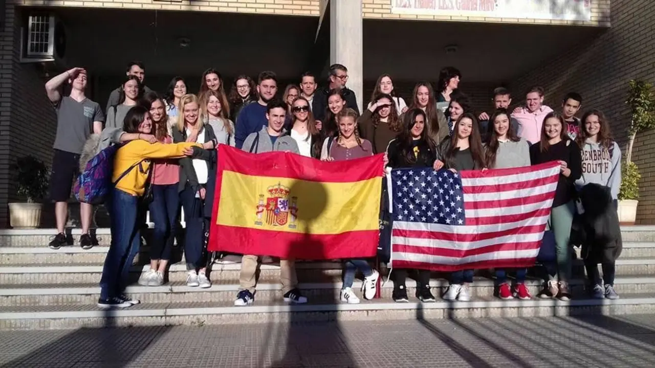 Encuentro entre alumnos de Orihuela y Chicago./ Hip&oacute;lito