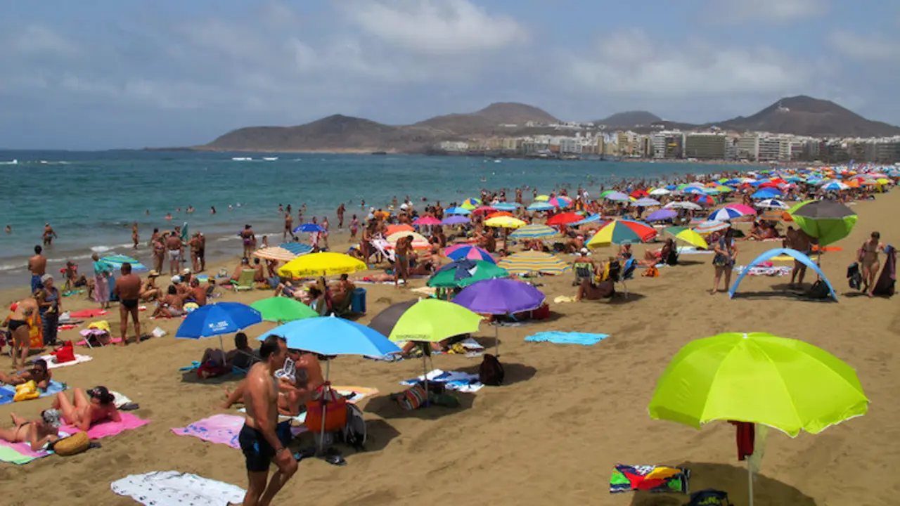 Imagen de una playa durante el verano. / RR SS