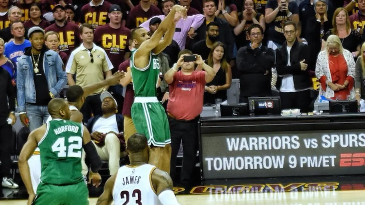 Imagen del partido entre los Celtics y los Cavaliers. / Twitter