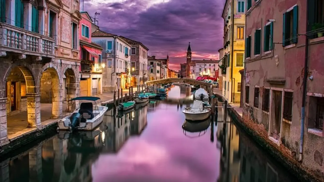 Atardecer en el canal de Venecia Pixabay