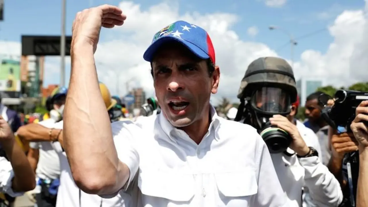 Henrique Capriles durante una manifestación. / Twitter