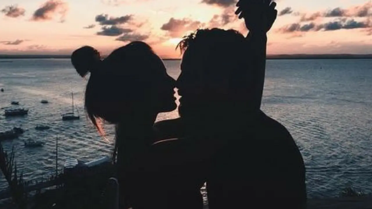 Pareja en la playa. Pinterest.