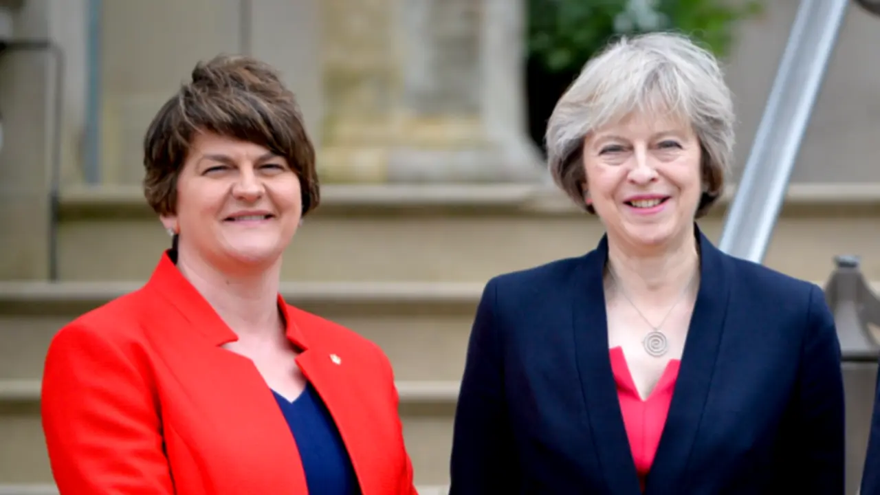Arlene Foster y Theresa May. / RRSS