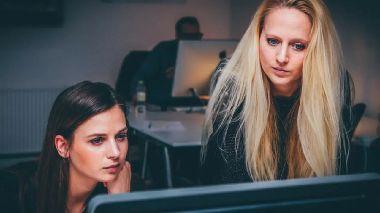 Mujeres trabajando. Pixabay.