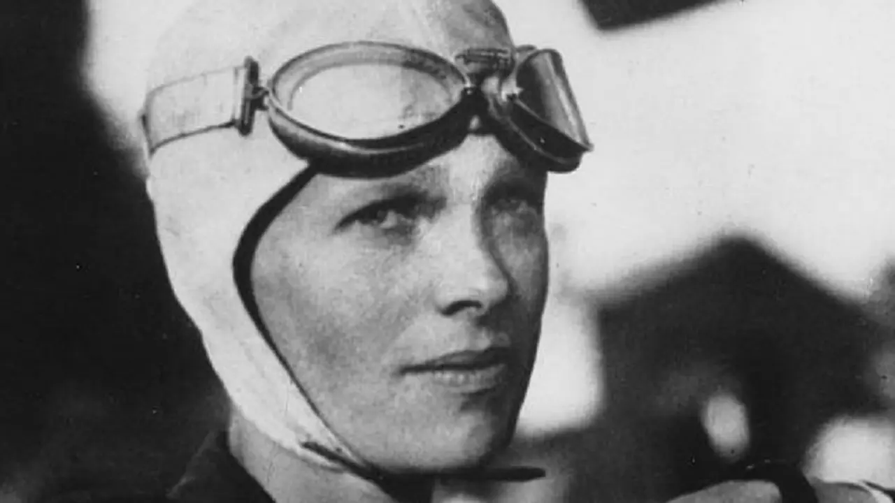 Amelia Earhart, aviadora. History.