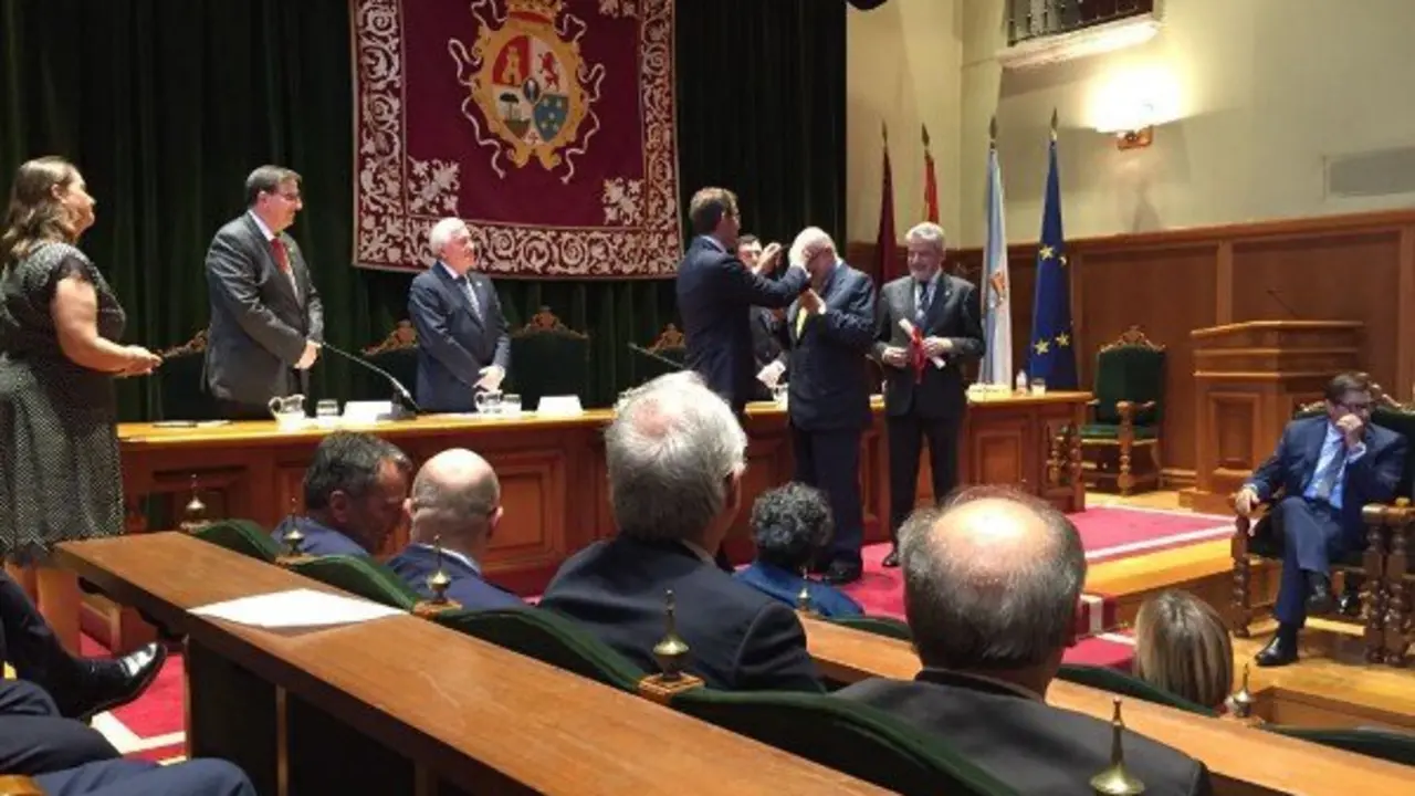 Acto institucional de la Academia Xacobea. / Mundiario