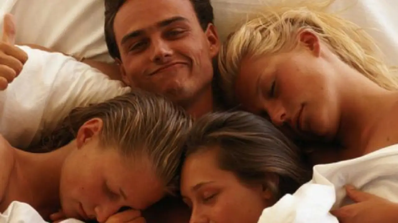 Hombre con muchas mujeres. HolaDoctor.