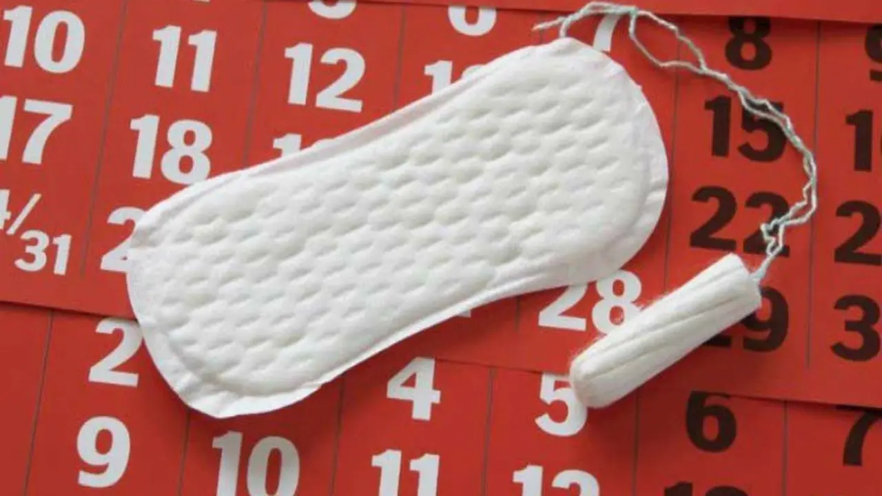 Calendario, tamp&oacute;n y toalla femenina. / MD.Sa&uacute;de