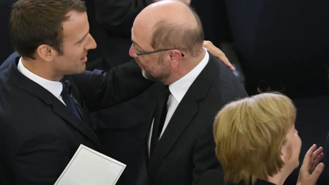 Emmanuel Macron y Martin Schulz. / RRSS