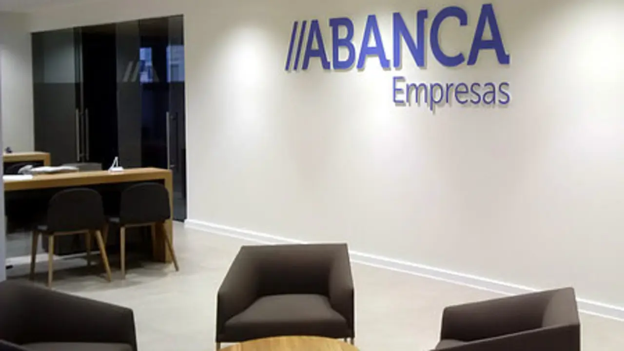 Espacio de una oficina de empresas de Abanca. / Mundiario