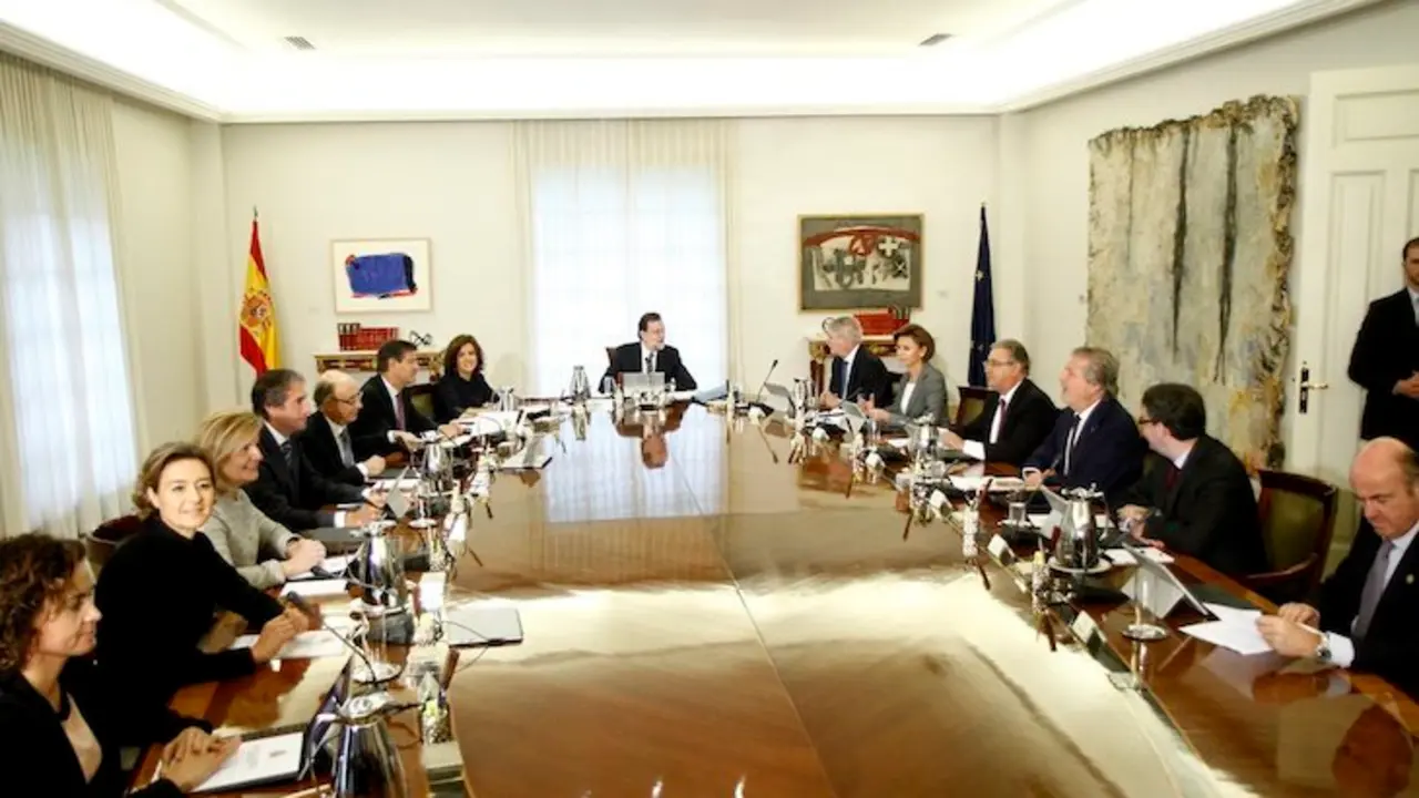 Mariano Rajoy con su Consejo de Ministros en La Moncloa. / Twitter
