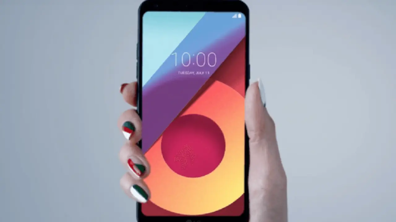 LG Q6, smartphone. LG.