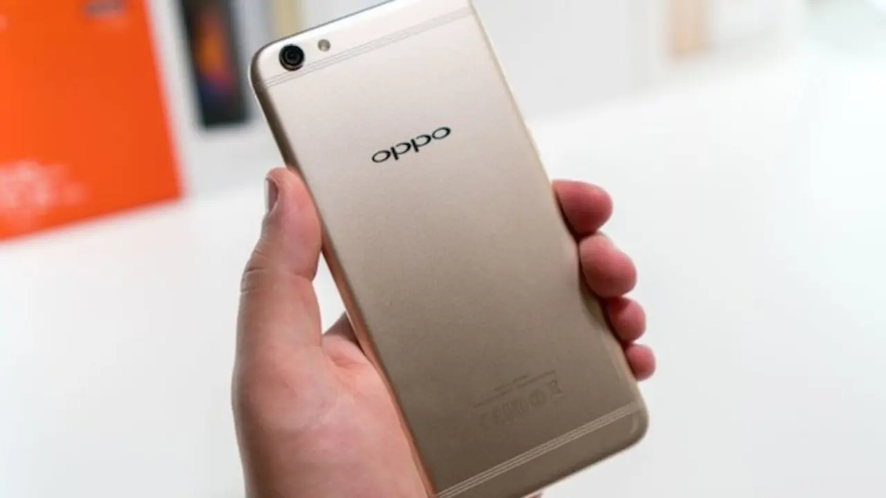 Smartphone Oppo. / Twitter