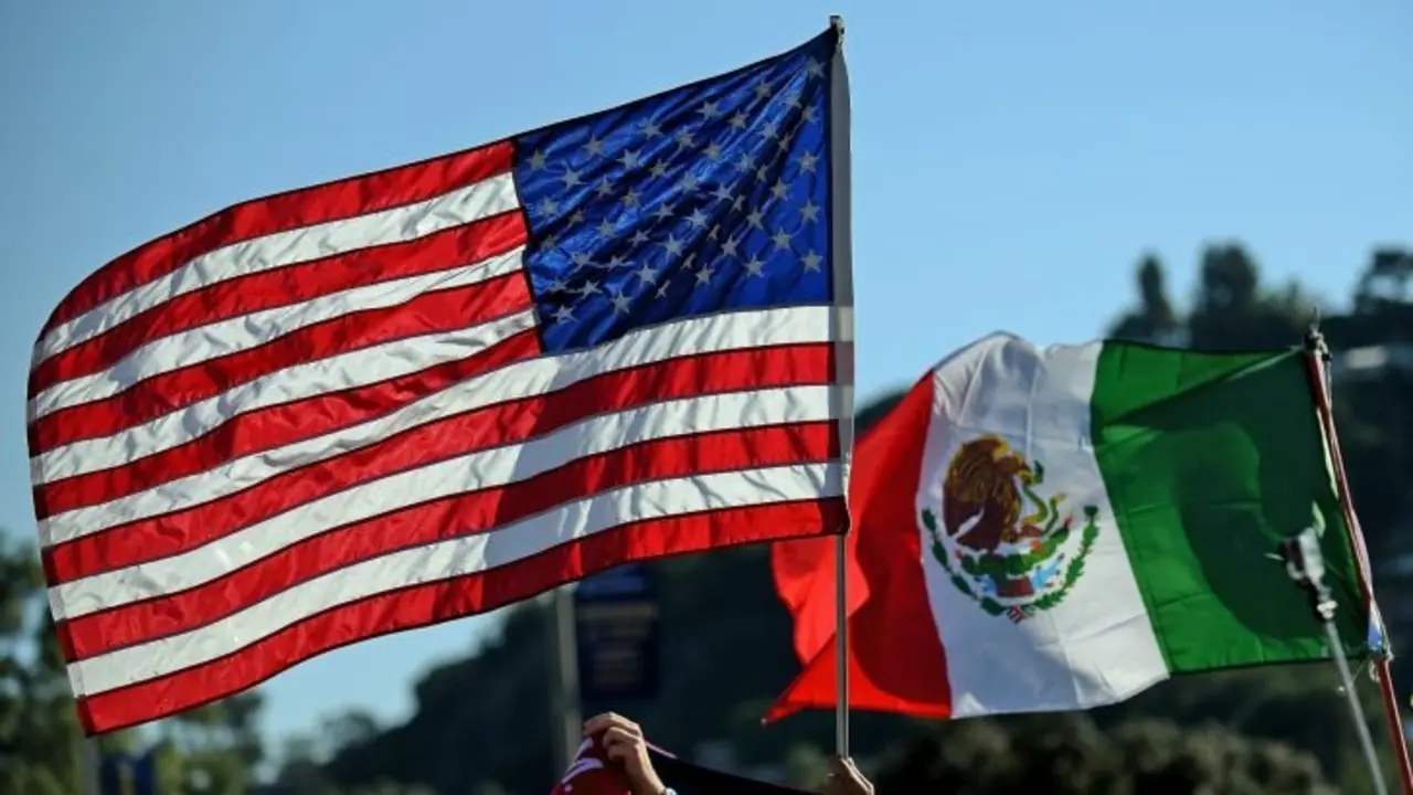 Banderas de M&eacute;xico y los Estados Unidos. / RRSS