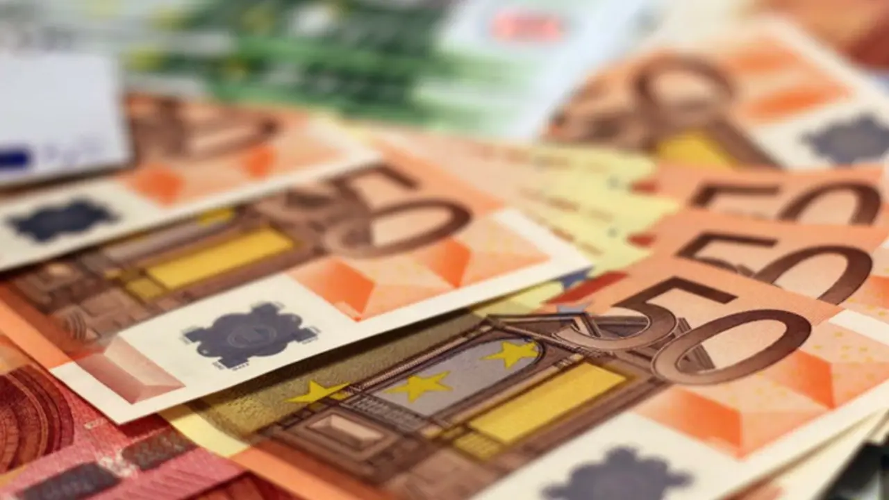 Euros. Pexels.