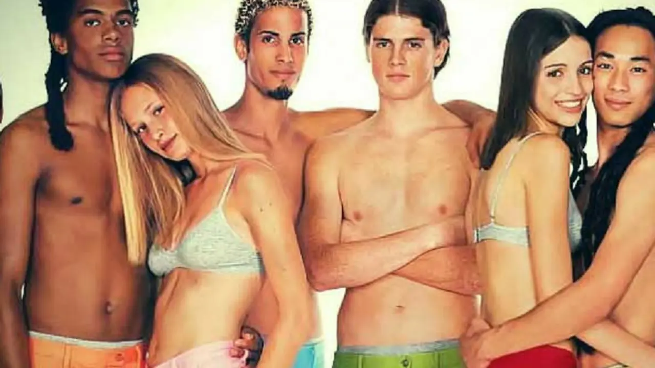 J&oacute;venes de diferentes culturas. / Abcpedia