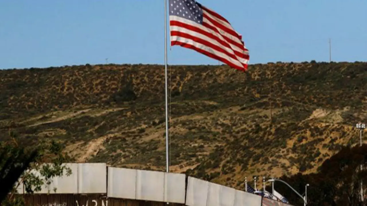 Representaci&oacute;n del muro de Donald Trump. / actualidad.rt.com