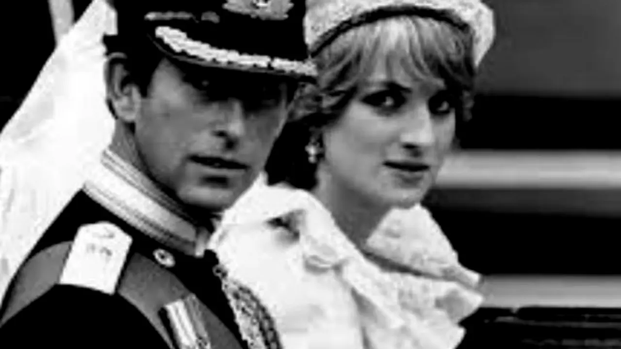 El Príncipe Carlos y Lady Di el día de su boda. / Twitter.